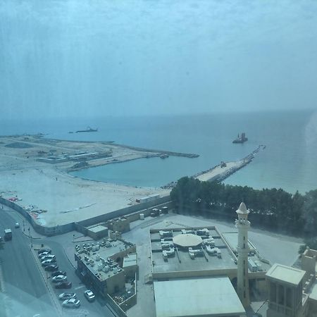 Luxury Sea View Amazing Room Double Bed - Room Inside Apartment Ajman Luaran gambar