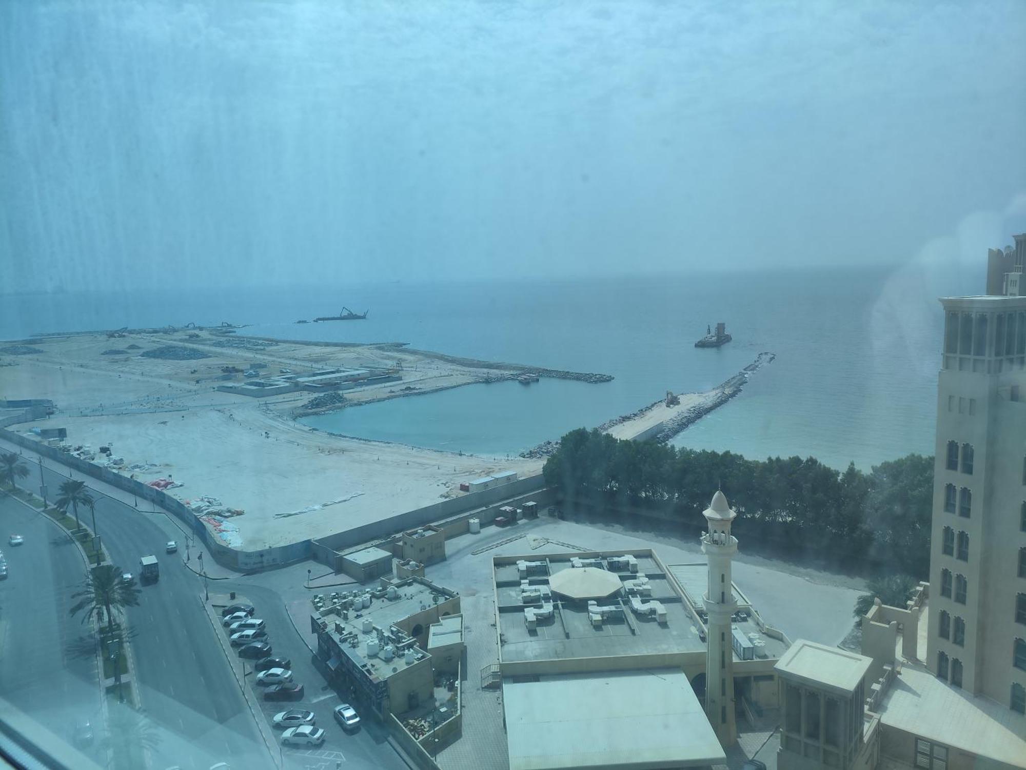 Luxury Sea View Amazing Room Double Bed - Room Inside Apartment Ajman Luaran gambar