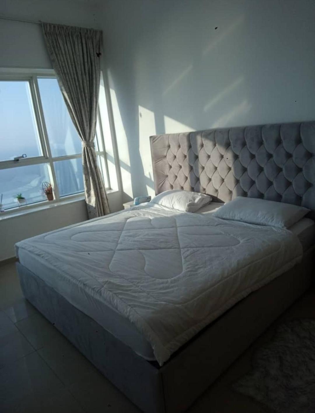 Luxury Sea View Amazing Room Double Bed - Room Inside Apartment Ajman Luaran gambar