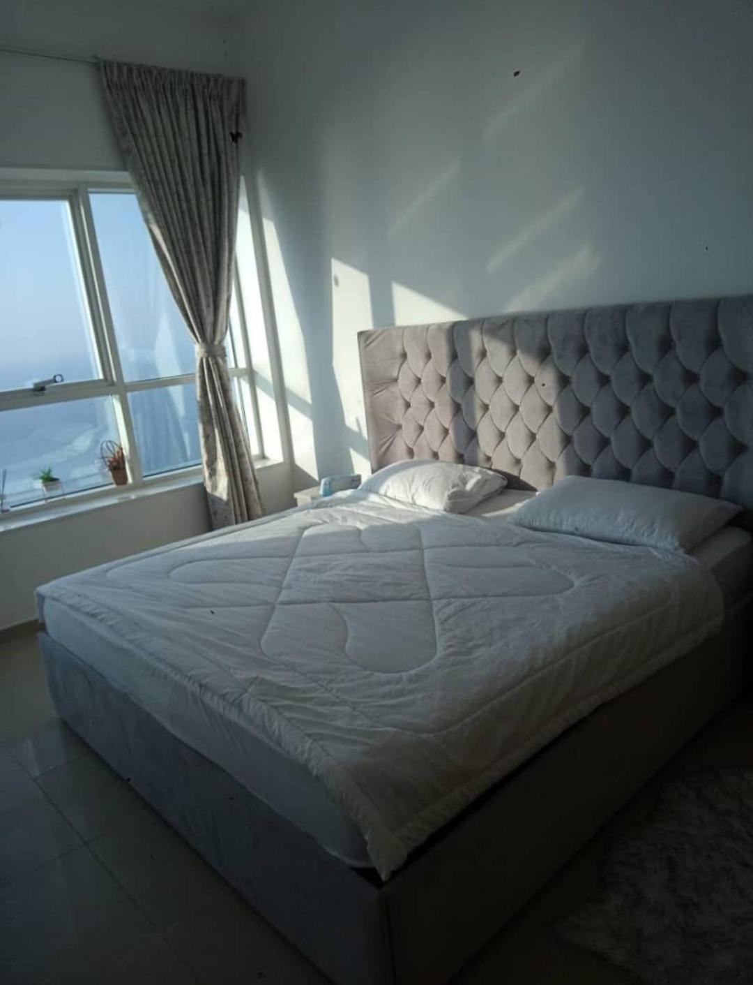 Luxury Sea View Amazing Room Double Bed - Room Inside Apartment Ajman Luaran gambar