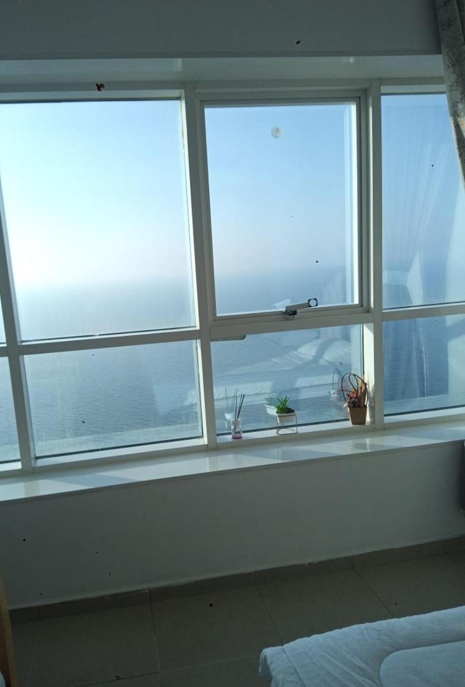 Luxury Sea View Amazing Room Double Bed - Room Inside Apartment Ajman Luaran gambar