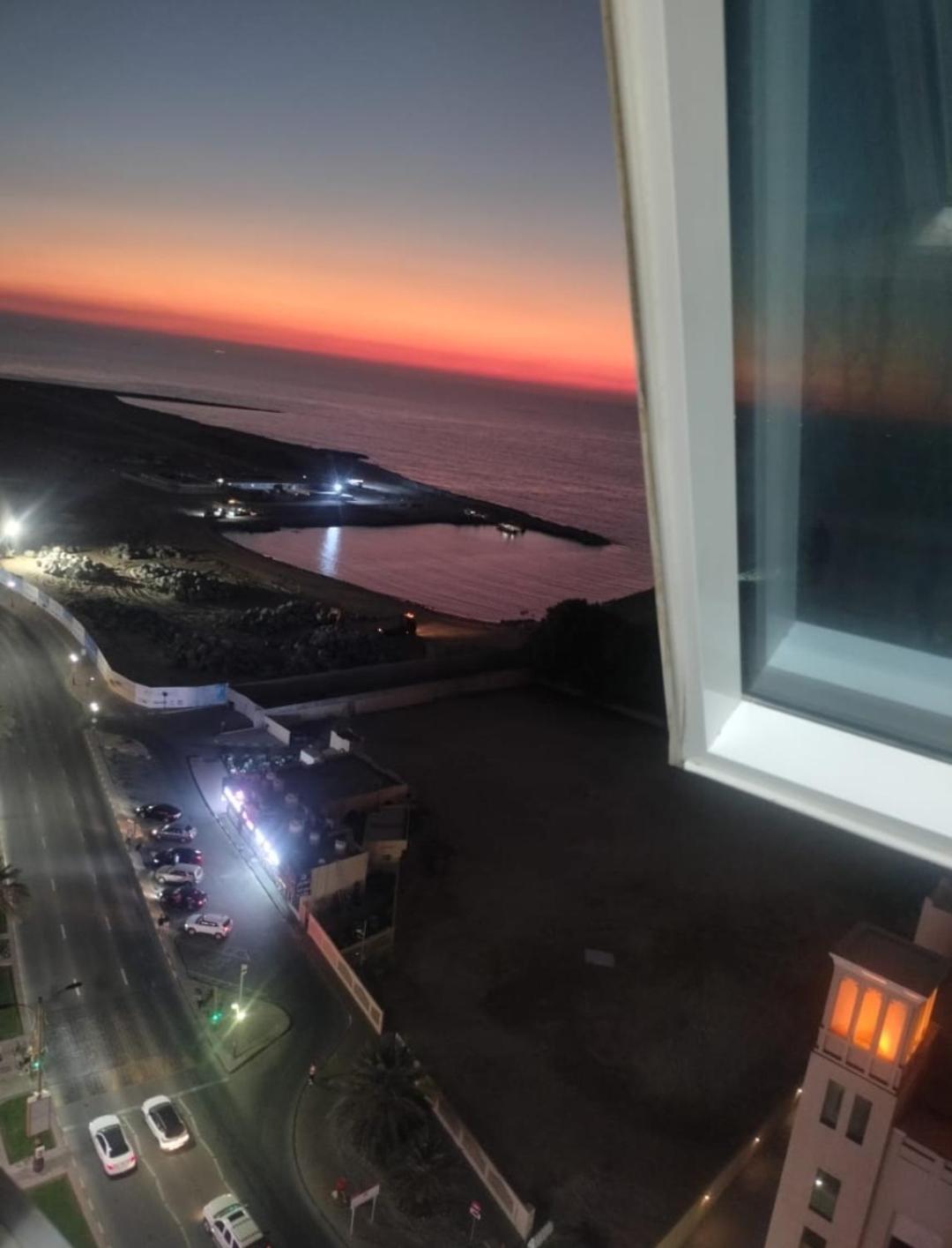 Luxury Sea View Amazing Room Double Bed - Room Inside Apartment Ajman Luaran gambar
