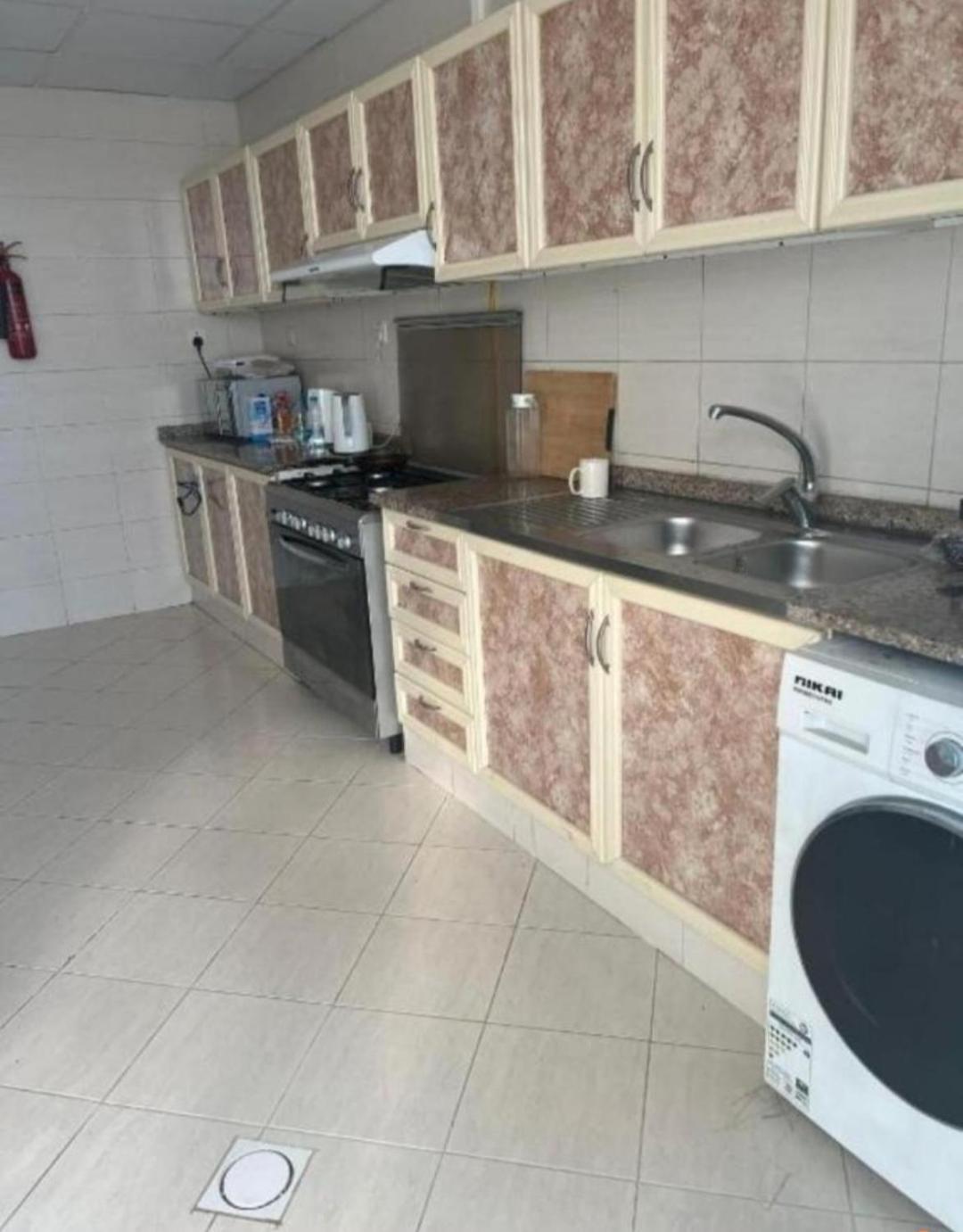 Luxury Sea View Amazing Room Double Bed - Room Inside Apartment Ajman Luaran gambar