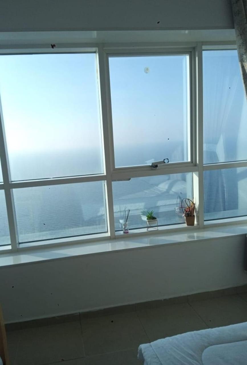 Luxury Sea View Amazing Room Double Bed - Room Inside Apartment Ajman Luaran gambar