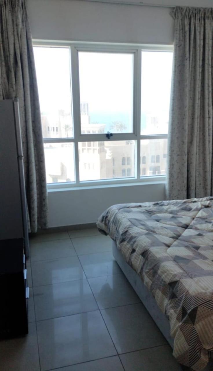 Luxury Sea View Amazing Room Double Bed - Room Inside Apartment Ajman Luaran gambar