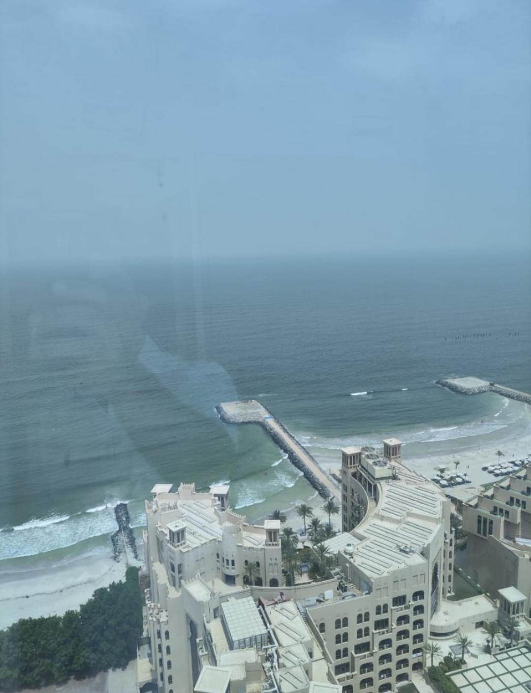 Luxury Sea View Amazing Room Double Bed - Room Inside Apartment Ajman Luaran gambar