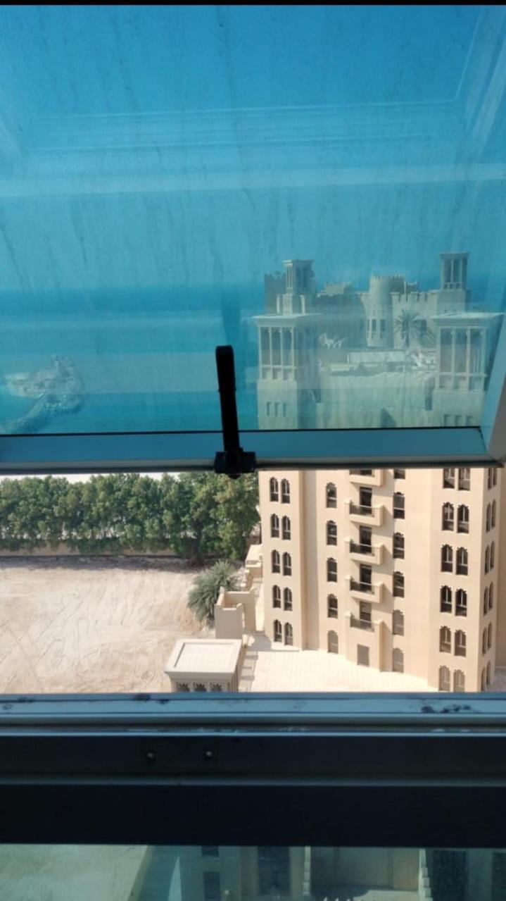 Luxury Sea View Amazing Room Double Bed - Room Inside Apartment Ajman Luaran gambar