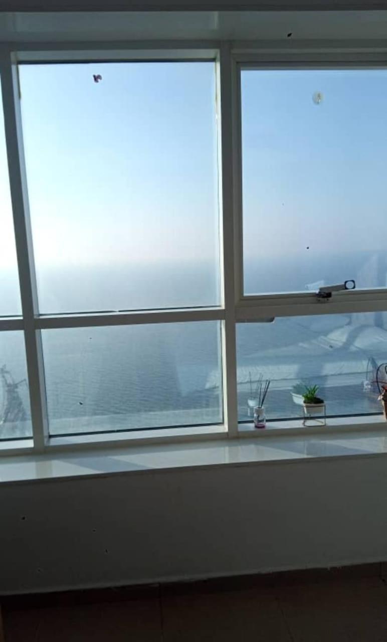 Luxury Sea View Amazing Room Double Bed - Room Inside Apartment Ajman Luaran gambar
