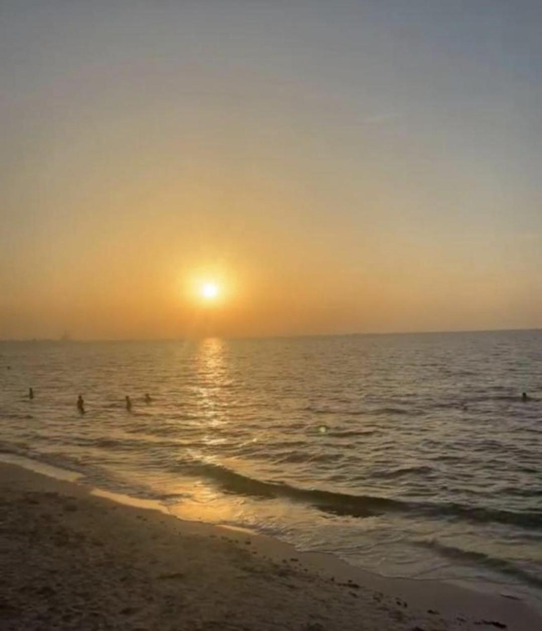 Luxury Sea View Amazing Room Double Bed - Room Inside Apartment Ajman Luaran gambar