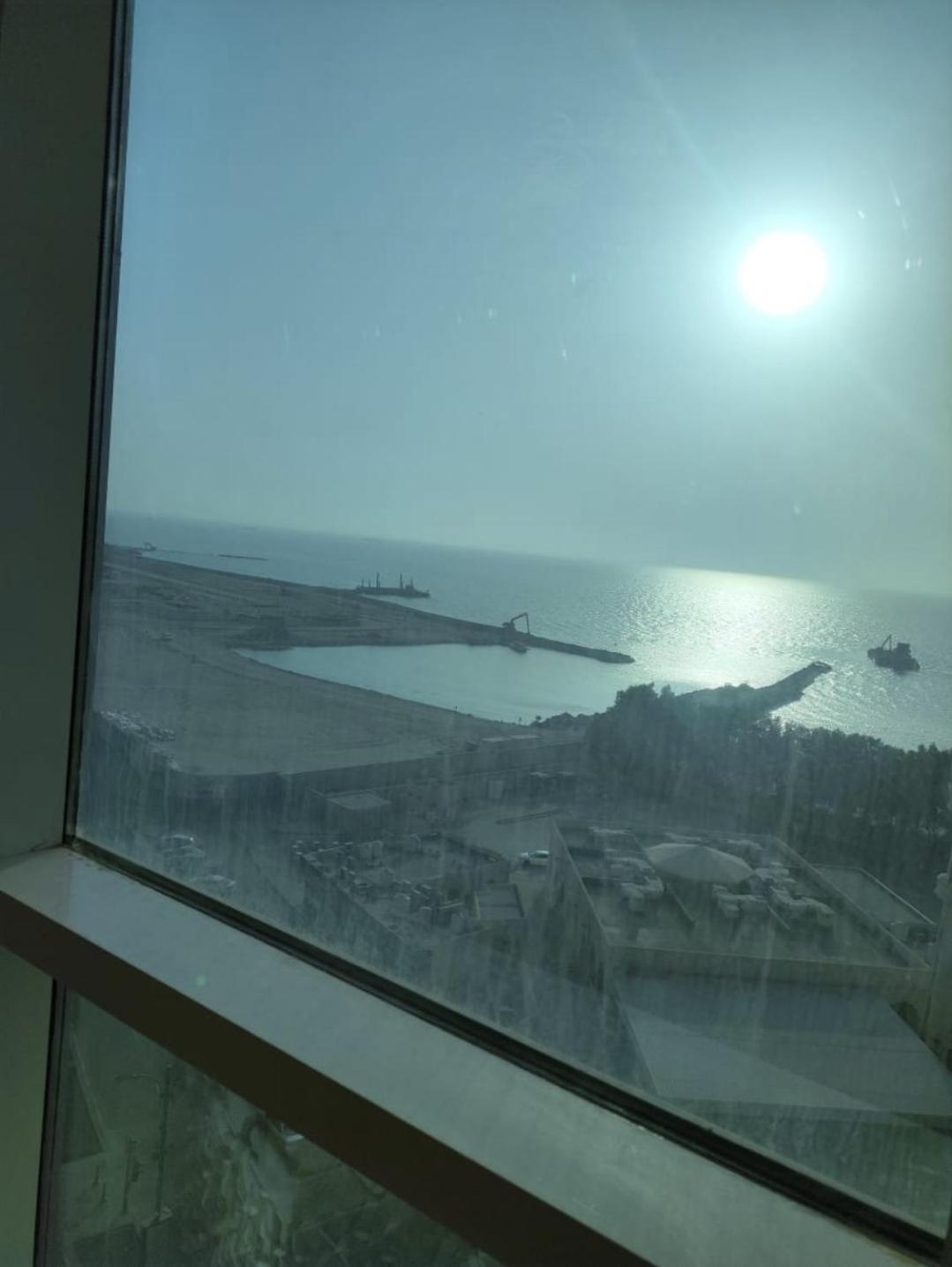 Luxury Sea View Amazing Room Double Bed - Room Inside Apartment Ajman Luaran gambar