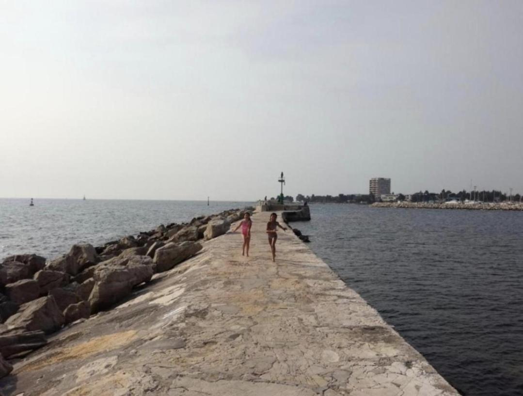 Luxury Sea View Amazing Room Double Bed - Room Inside Apartment Ajman Luaran gambar