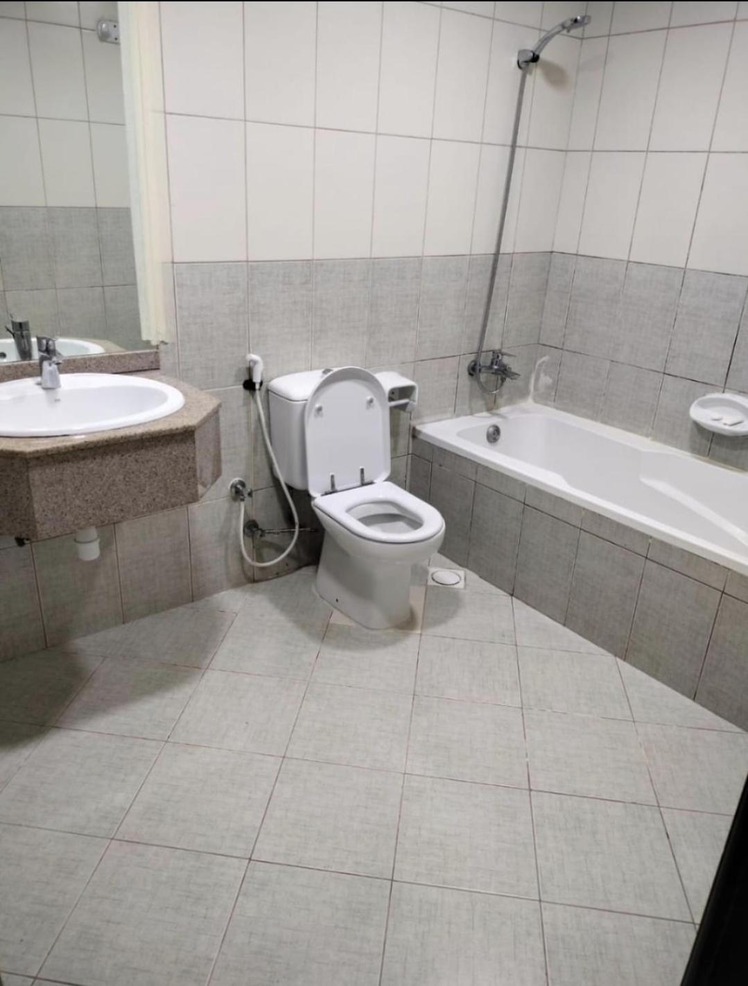 Luxury Sea View Amazing Room Double Bed - Room Inside Apartment Ajman Luaran gambar